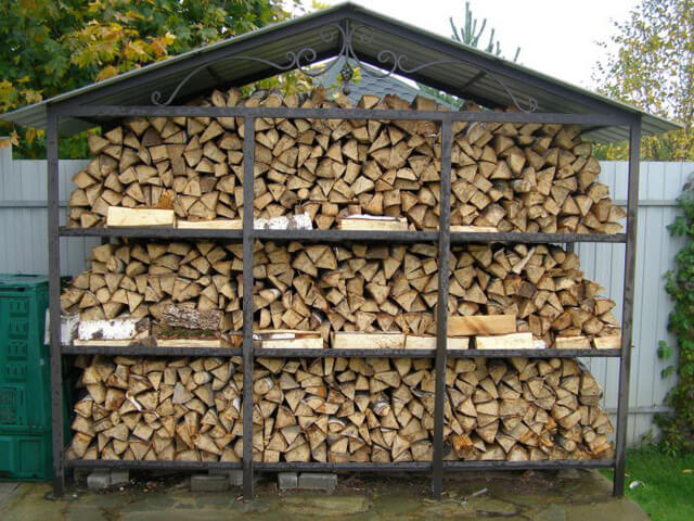 Какими дровами лучше топить печь: виды поленьев, преимущества и недостатки, правила хранения