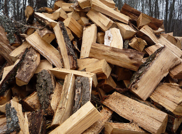 Выбираем дрова для камина, какие лучше и практичнее